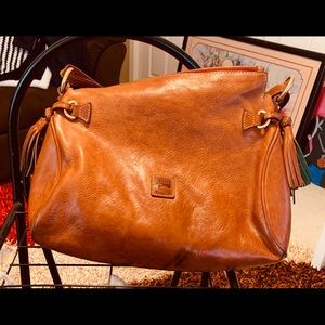 Dooney & Bourke Pebble Grain Cooper (Hobo Caramel)